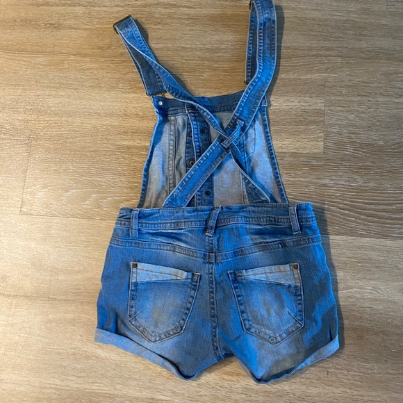 Nordstroms denim over alls short - Picture 2 of 4